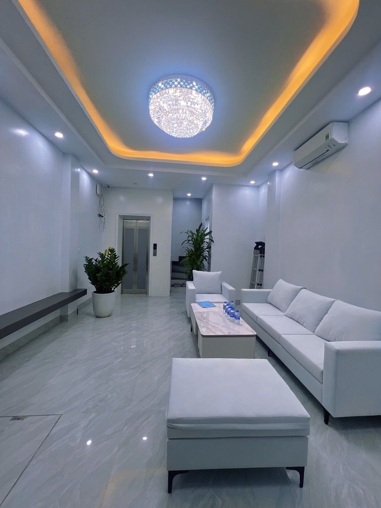 8X TỶ 5 TẦNG THANG MÁY ( MỚI ) SAU LƯNG PHẠM VĂN ĐỒNG